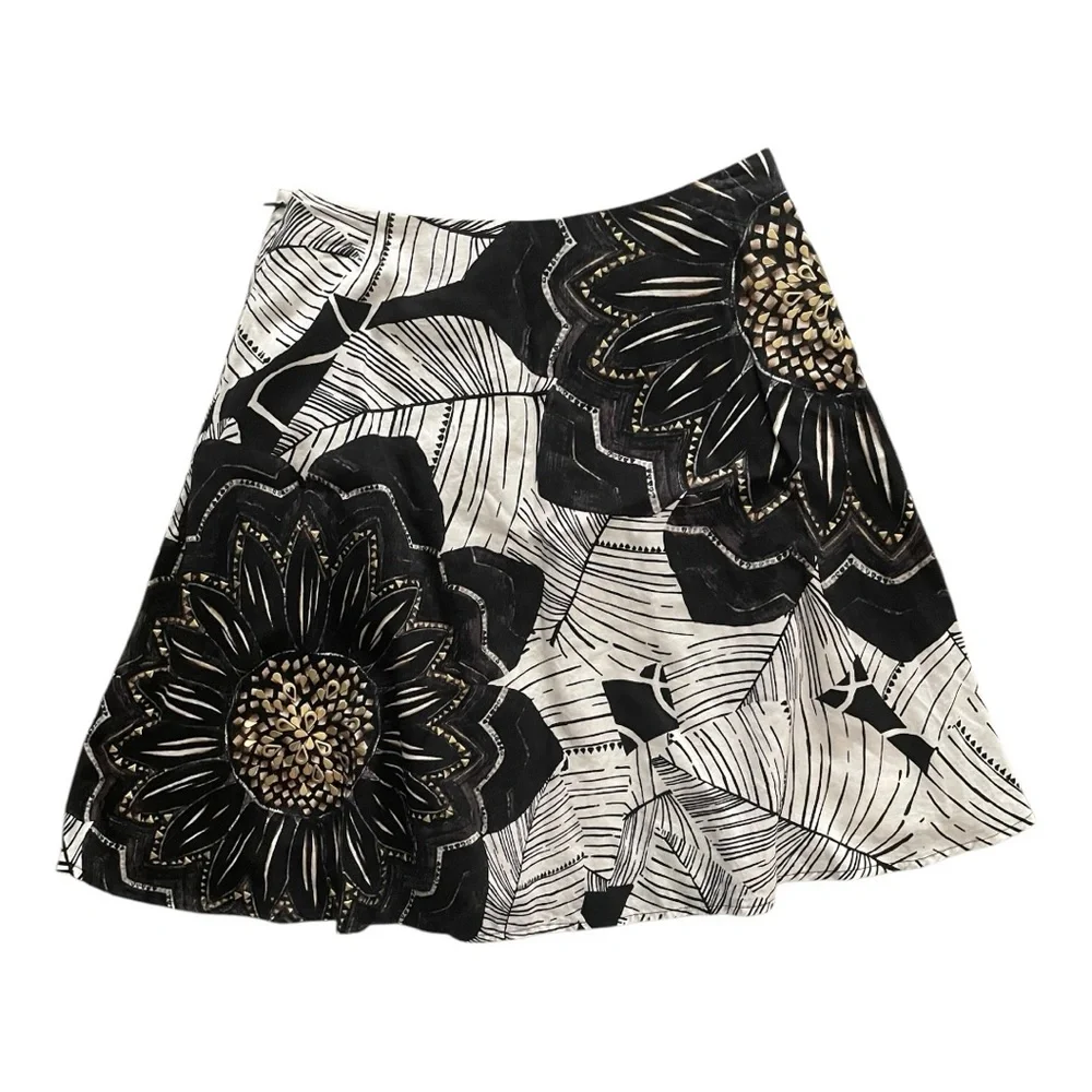 WHITE HOUSE BLACK MARKET Floral A-line Circle Skirt women’s 8 studded neutral